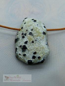 Granat in Glimmer, gebohrt